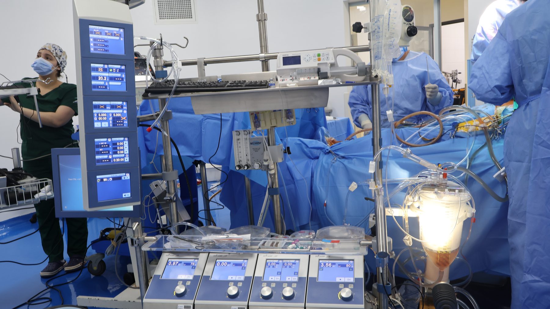 Salle de cathétérisme cardiaque d'Inter Clinic, équipée pour la coronarographie